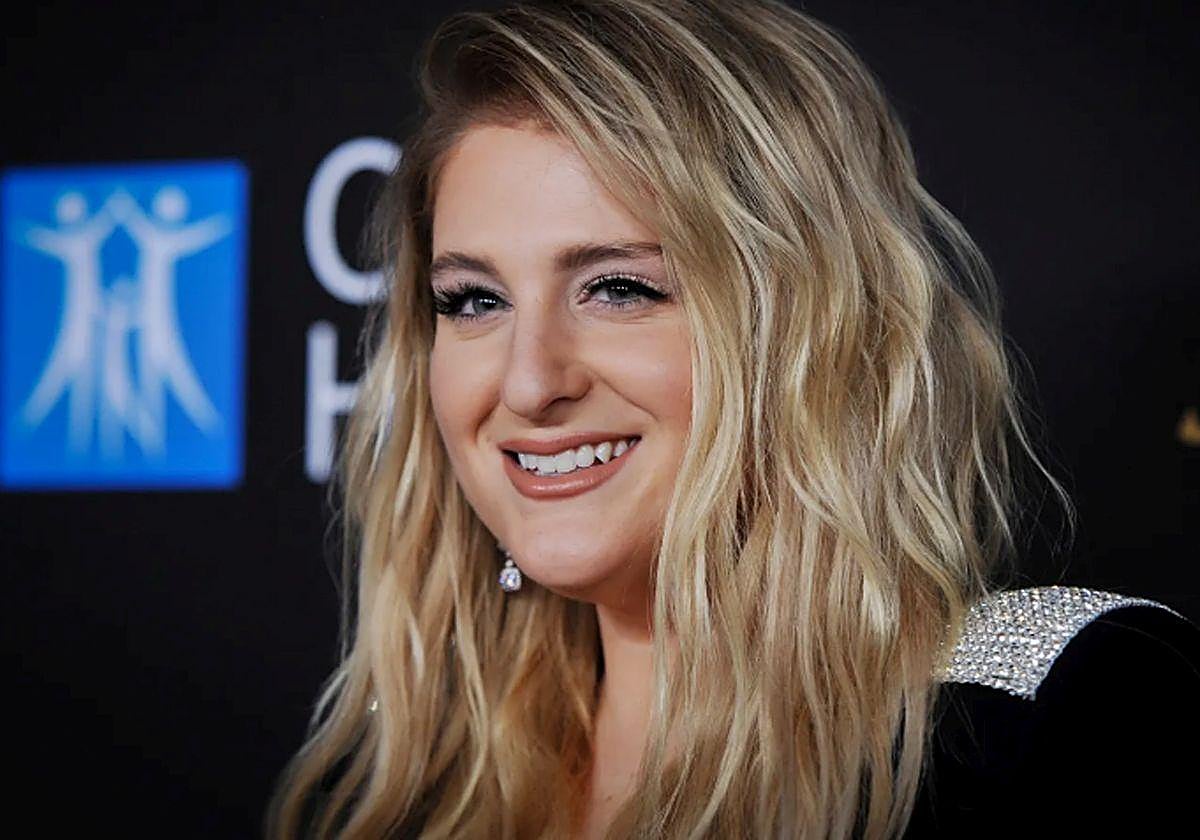 Meghan Trainor presenta a su tercera hija, nacida por gestación